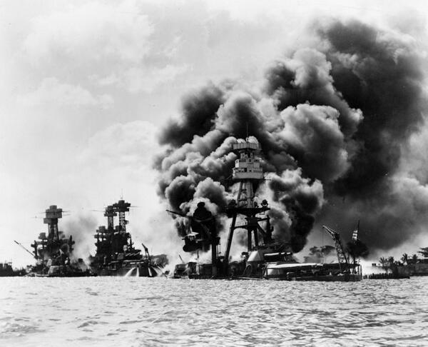 RealTimeWWII's tweet photo. 10AM Attack on Pearl Harbor over. 2000+ Americans are dead, all 8 battleships, 187 planes hit. 29 Japanese shot down. http://t.co/pEGoyBqdUu
