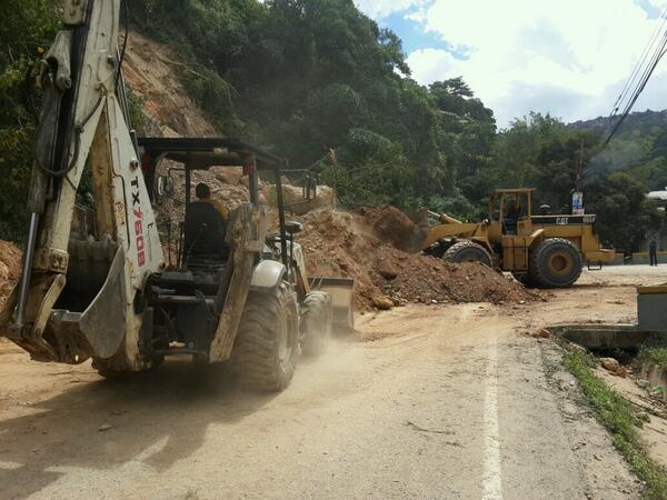 Trabajando en la habilitación de la via petare guarenas en el sector el chorrito