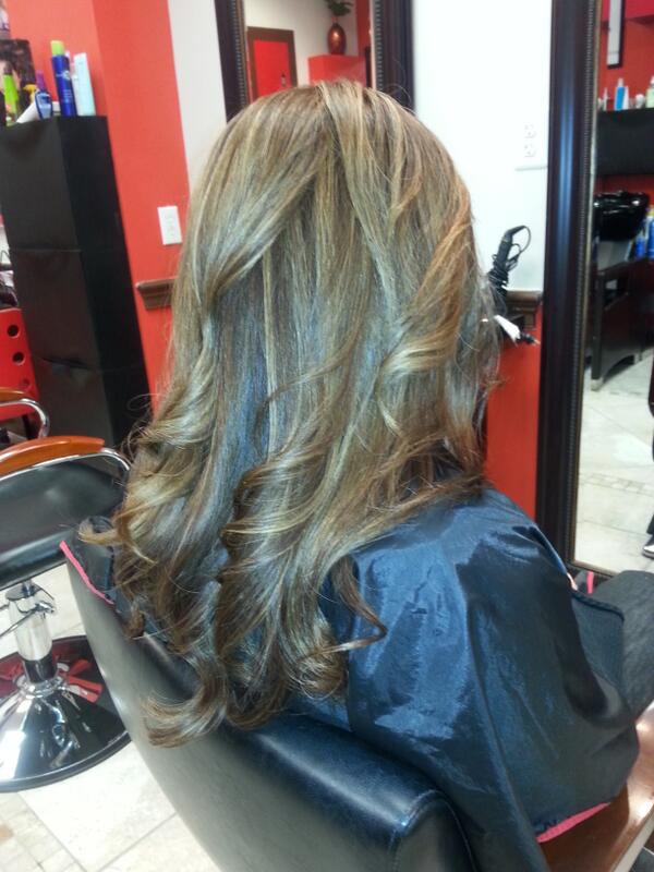 LisaHairStylist's tweet photo. Color,  highlights &amp; cut ;) http://t.co/Fj8tzgHGah