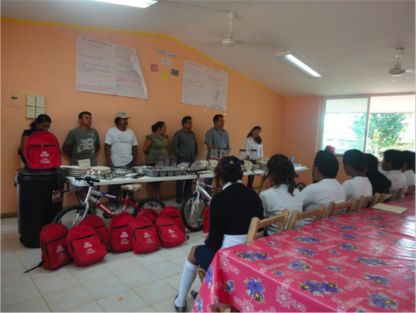 CDI_QRoo's tweet photo. CDI Trabajando por la juventud en los pueblos indígenas: Entrega equipamiento en albergues escolares @CDI_mx http://t.co/FXVC5Tbgim