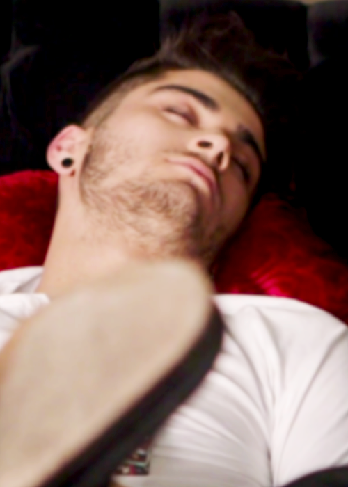 yoncelooks's tweet image. COMO TE AMO MALIK:((