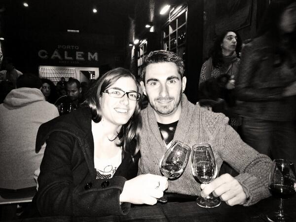 nini_tri's tweet photo. Un brindis en buena compañía,  con @oscar_FR1. http://t.co/54J3eYy3Rd