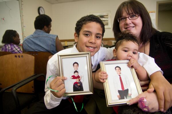 HelpPortraitIC's tweet image. Come get your photos taken for free at the Iowa Memorial Union. Room 255. We&apos;re going until 5:00 p.m. #iowacity