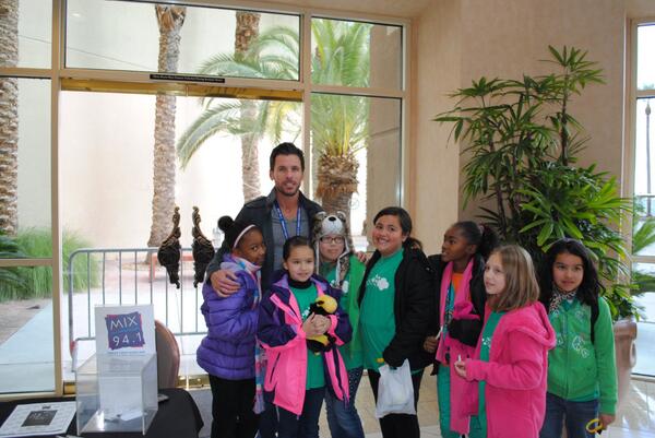 Base92Jessica's tweet image. Thank-You to JC from @markandmercedes for taking a picture with GirlScoutTroop743You made my Daughter Tabitha's day!!