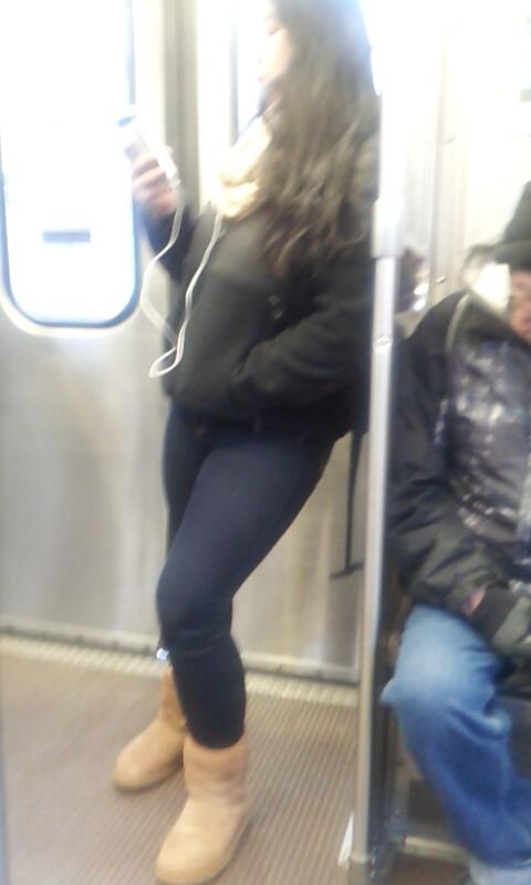 chicagowatcher5's tweet photo. Thick asian beautiful girl with nice thighs #cta #chicago #ctacreeper #redlinetrain #voyeur http://t.co/r8s9JUZ1pr