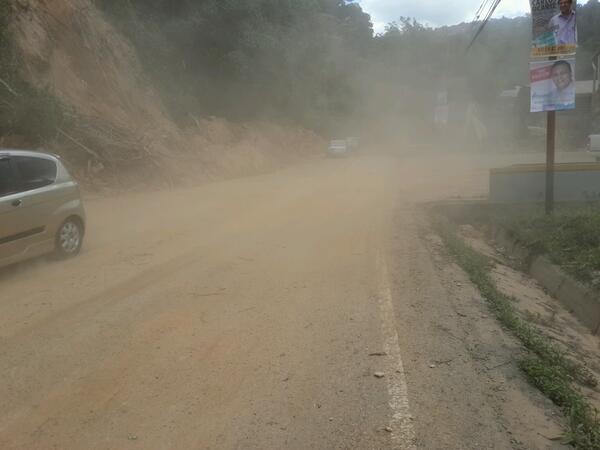 Hoy mismo se rehabilitó la via Petare Guarenas a la altura de Sector el Chorrito