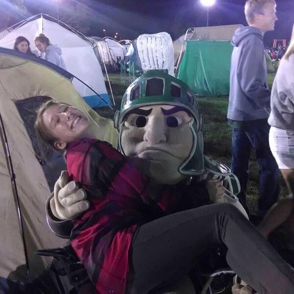 ESPNCFB's tweet photo. Our #SaturdaySuperFan winner http://t.co/Lewxz2kP7y thanks to @Windows. Check out our social hub for more great pics http://t.co/nrpcpli4P8