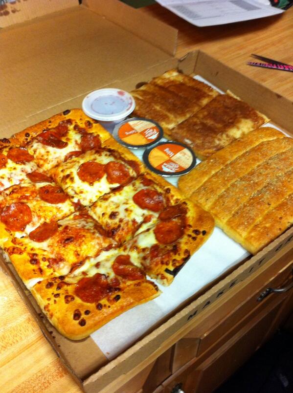 RUN_4yourlife's tweet image. Party at @youradvrunner's house! Holla! #gettingcrunk #partyhardy