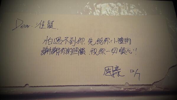 kaeilu's tweet photo. 一進辦公室就看到三八的曾叔叔留的這個，我要哭了。 .  via #Camera360# http://t.co/2XX70qmhWD
