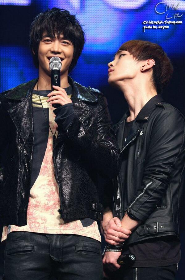 cryzt3live's tweet photo. #MarryMeMinKeyDay #HappyMinKeyDay #MinKeyLove4ever "sólo un besito, si?" sdavjgfadig! :3 http://t.co/rR5AUFlFRs
