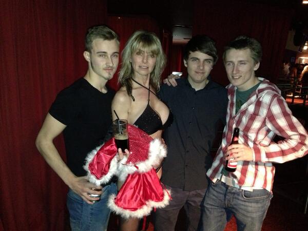 MacaulayyH's tweet image. Bands will make her dance&apos; @LemonScrot @Harry_Atkins95