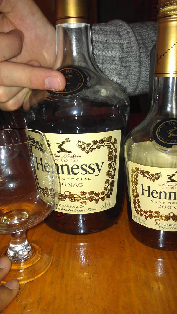 Nyood's tweet image. RT @markluckz: Henny be a litre #hennessy #nyood