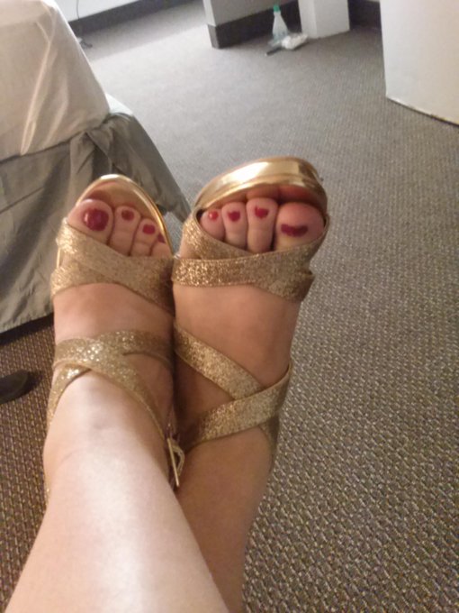 And my #shoes for tonight. #redtoes http://t.co/v9zLJDmQ75<a href="/tag/shoes"class="tags">#shoes</a><a href="/tag/redtoes"class="tags">#redtoes</a>