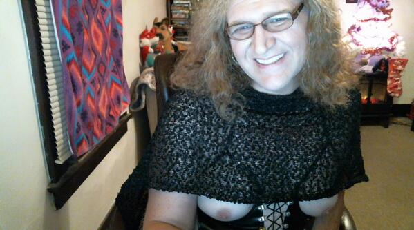 LaceyRoseTG's tweet photo. A little after-show show! :) http://t.co/p2i0UgSGFQ