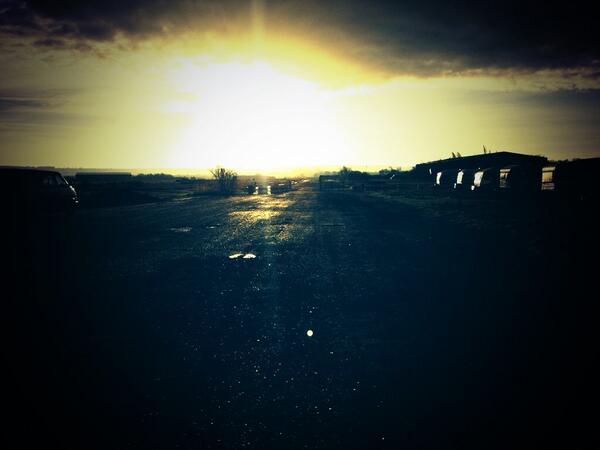 kirsti79's tweet image. Langar airfield :) briefing has begun #reallywindy