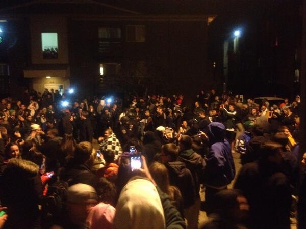 ChadLivengood's tweet image. ALERT: Police in riot gear just arrived at Cedar Village apartments in East Lansing. #MSU