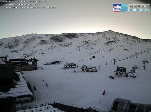websierranevada's tweet photo. Buen días, todo preparado para la apertura . Feliz domingo en #SierraNevada. Parte de nieve: http://t.co/eprtG4c0R6 http://t.co/xb7qm8mZQt