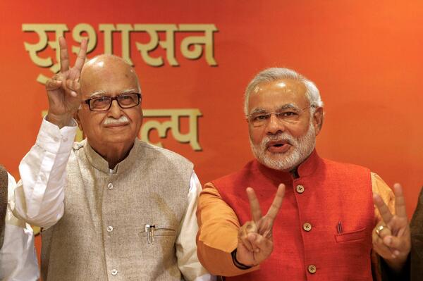 ndtv's tweet photo. Narendra Modi flashes a victory sign, along with LK Advani at BJP headquarters in Delhi. #NDTVElex http://t.co/mDvjD4Zfmx
