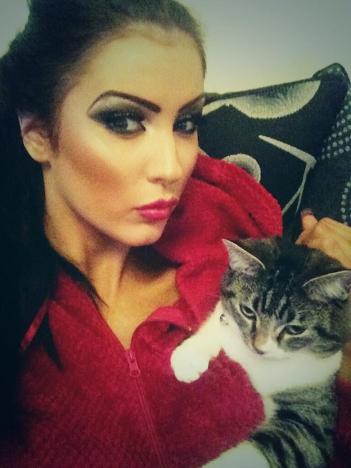 Cuddles with my little girl last night after work. Love her ❤️🐱 http://t.co/M8k0H0Drtf<a href="/tag/daytimewank"class="tags"><span>#daytimewank</span></a>