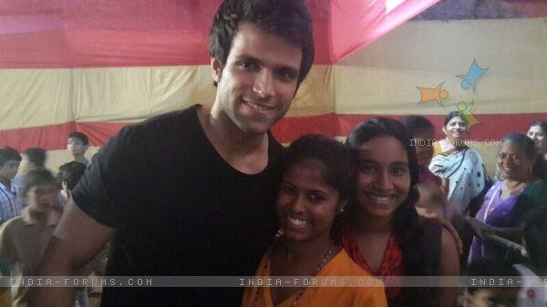 RithvikRDFans's tweet photo. Picture: @rithvik_RD spotted with fans at an event http://t.co/Yk91KCrvhQ, http://t.co/2WVlobPaAa via @Rithvik_FanClub