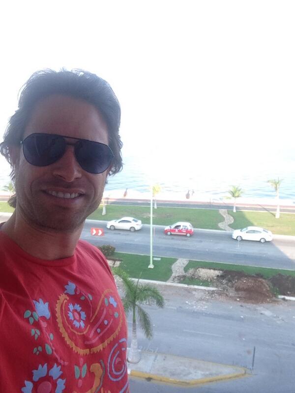 sebastianrulli's tweet photo. Porque el Arte se lleva puesto!! Verdad @amparodiana ? Me encanta mi playera 😃.gracias!! http://t.co/Lp95d5rIP3