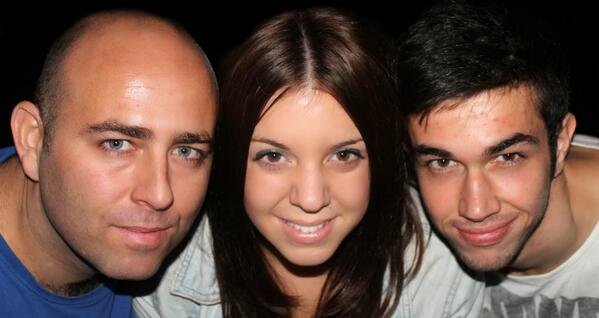 Culturate_'s tweet photo. ¿QUIÉNES SOMOS? @Mik_onio @iiisabelam @Horaxitoel (de izquierda a derecha) http://t.co/2w40iWbwXr