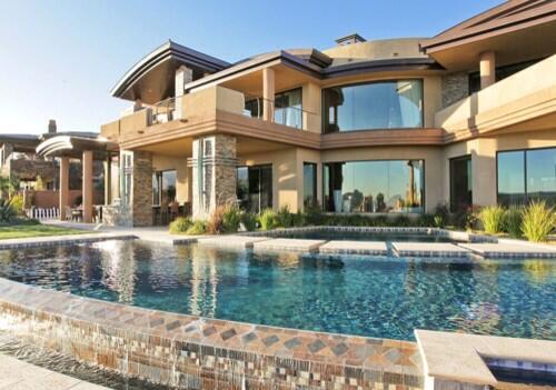 EarthPhotos's tweet photo. Nice villa http://t.co/aKviEin6Mq