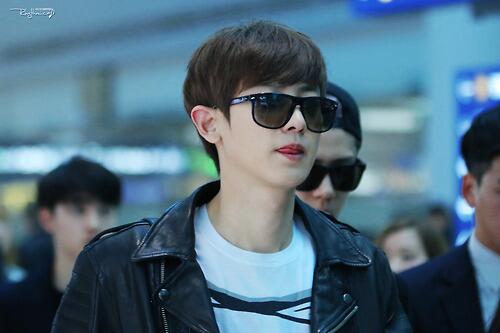 dididiayep's tweet photo. ชานยอลเป็นไฟแดง 
เห็นแล้วกูอยากจะหยุดที่พี่เขา ................ #ChanyeolVirusDay http://t.co/58xmHmg4Ru