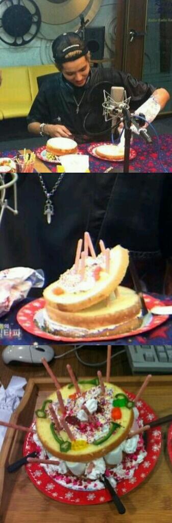KrisyeolAIRPORT's tweet photo. Bday Cake from Special person. เค้กพิเศษทำเอง จากคนพิเศษเพื่อชานยอล (///ㅅ///) #ChanyeolVirusDay http://t.co/Ik9WZ5WOl6