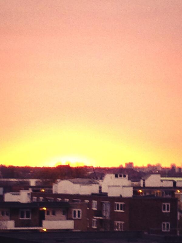 MyLondonHome's tweet photo. Sunset cross Lambeth http://t.co/0UMaqyLDpQ
