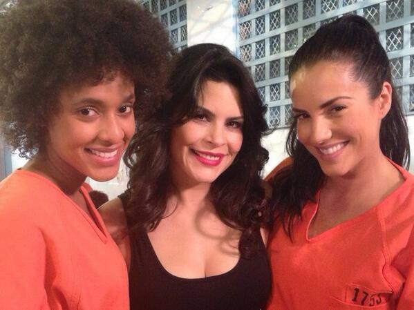 raqueneloficial's tweet photo. Me fui a visitarlas... 😄 #transito #mara@JeimyOsorio #santa @gabyespino bellas mis amigas las qmmm @SantaDiablaTV http://t.co/mRO7CqqlU2