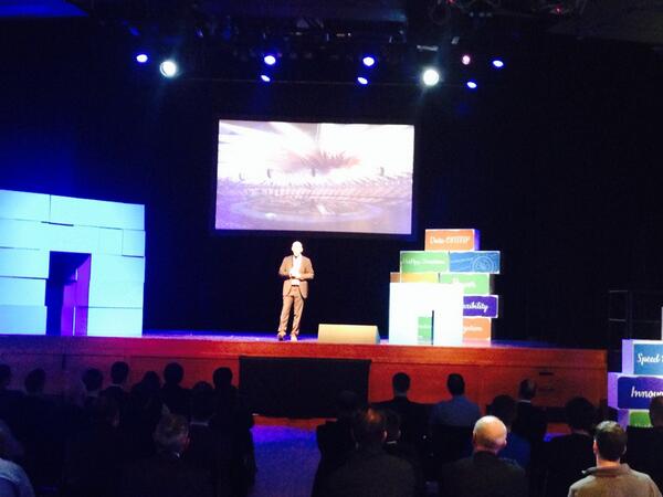 #NetApp is pleased to welcome Sir Clive Woodward at #NetAppDirecrions