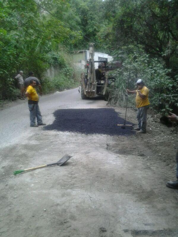 Bacheo en la calle El Pozo Caiza <a href="/CarlosOcariz/">Carlos Ocariz</a>