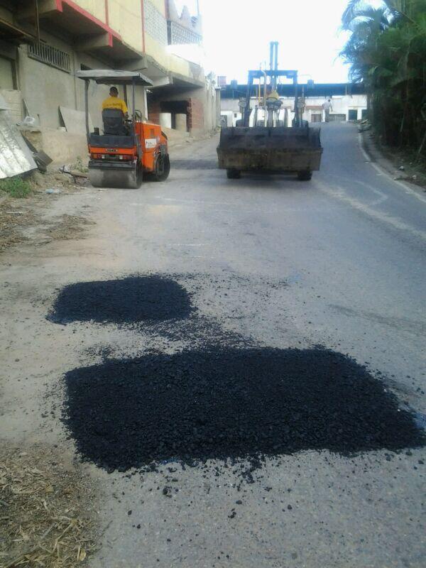 Bacheo en la calle El Pozo Caiza <a href="/CarlosOcariz/">Carlos Ocariz</a>