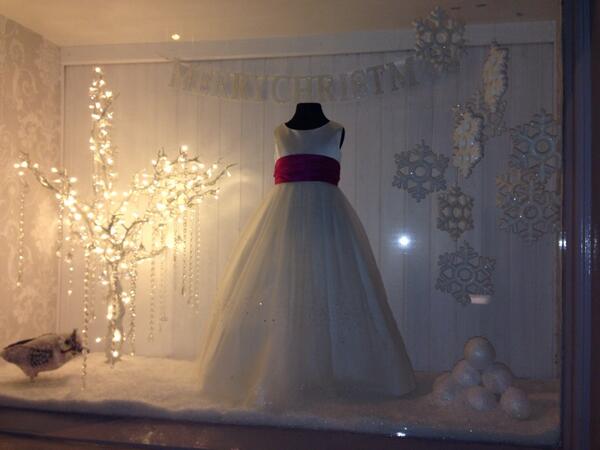 LilyRoseBB's tweet photo. We love Christmas time at #lilyrose this is our little window #wedding #Christmas http://t.co/YPaVclzdNJ