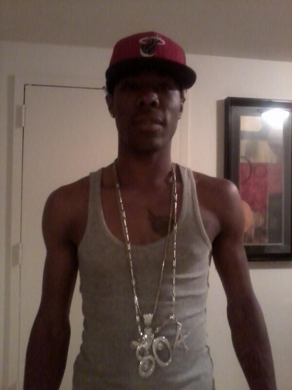 Young804Keezy's tweet photo. Straight up menace dedication to mama

http://t.co/seT83fQGb3 http://t.co/iaGyIPLIls