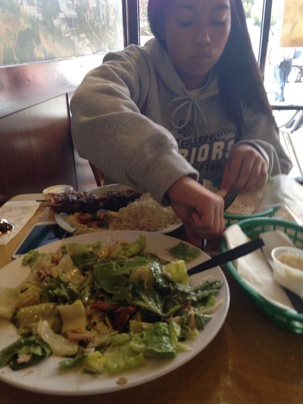 bonskyd44's tweet image. Girls can eat too #beforepractice @juilanim