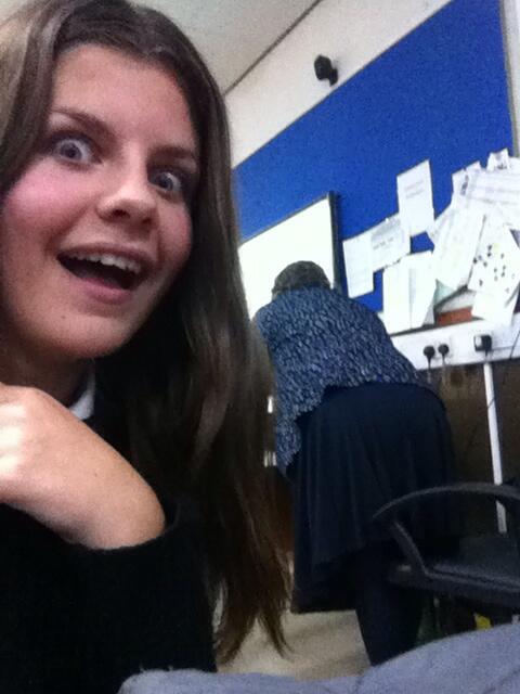 CaitDirecto's tweet image. Selfie in English..😂👑