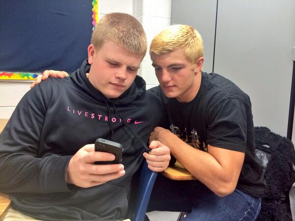 Beccaa_mariie's tweet photo. @Connor_Bloxton  cutest couple award, right? http://t.co/jRKzv8gLxA