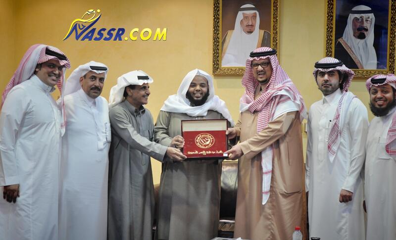 قدمت إدارة النصر درع النادي
