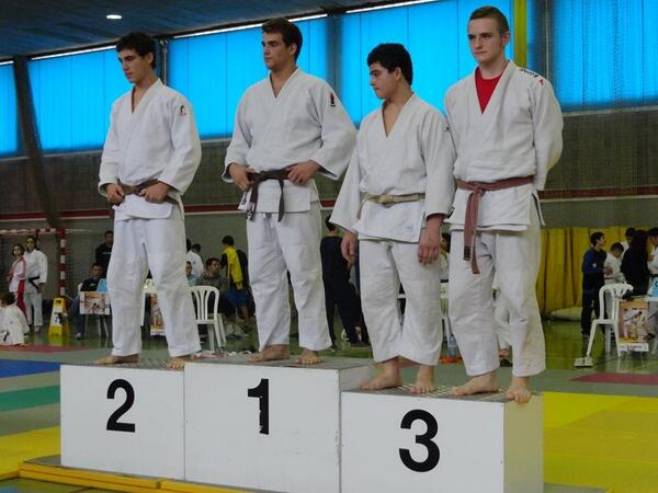 Bebiut_Cima's tweet photo. 1er ranking català sub18 76-81kg! #tomodachi#judo#esport#apeldespanya! http://t.co/U7s20Kw4PD