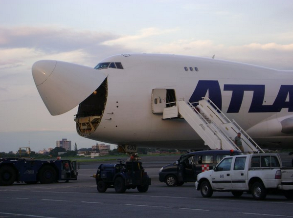 SamiCobos's tweet photo. @cocacolafmec  #BuscadoresDeSonrisas Hermoso! Un avión sonriendo :) http://t.co/RzwJws3oZC