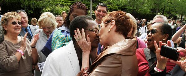 MSNOWNews's tweet photo. Federal judge allows terminally ill gay woman to marry early in Illinois http://t.co/h9UPvLGFLP  (Photo: Reuters) http://t.co/LehegcJvcf