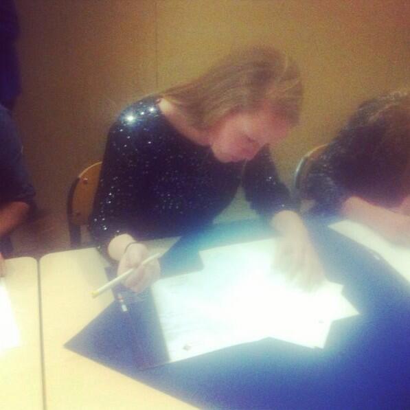 VeraSprong's tweet photo. Leuke avond gehad tijdens propedeuse uitreiking http://t.co/t7fteBFoII