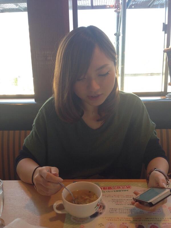 hanapispis's tweet photo. あやなとさわやか♡♡外壁ペンキ塗ってるから店内かなりえげつい悪臭漂っておる。このあとは雑貨屋さん行って映画に行きます（＾＿＾）☆ http://t.co/Dkof2qGW3U