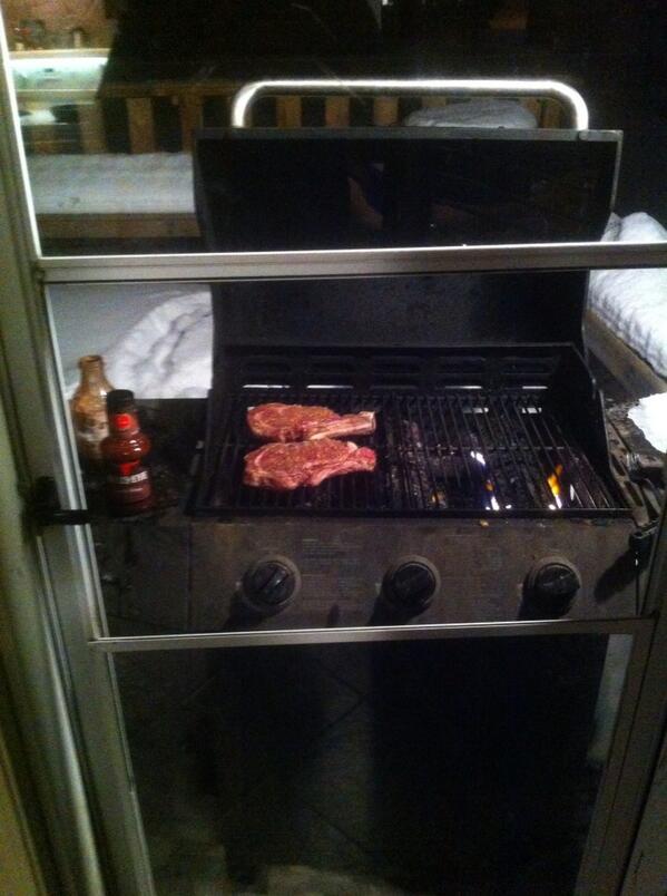 coreyw106's tweet photo. Cold out no problem #westcoastlifestyle http://t.co/pNgCv8H0EC