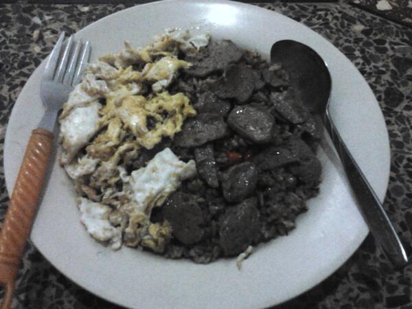 itu yang di masak batu bkan,,??? viiss :) @khepenJR_ nii buatan gua:3 pedesnya cuma pake cabe rawit merah 6 doang :v