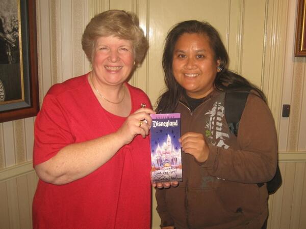 dynah428's tweet image. me with stacia martin. she is such a fount of disney history. i heart her. #APmagic @DisneylandAP @DisneylandToday