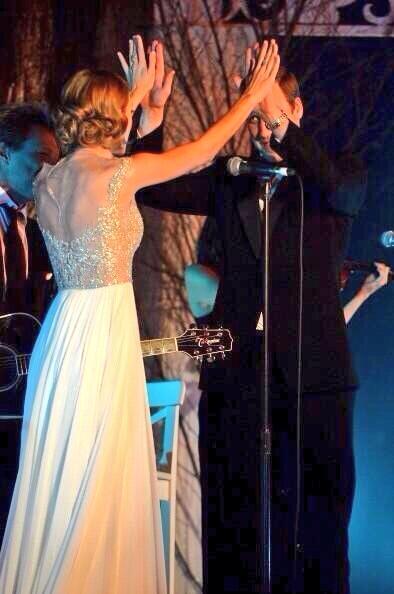 aswift_taylor's tweet image. #SwiftUpdate High-ten with Prince William