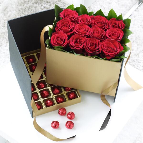InterfloraUK's tweet photo. RT &amp; follow to #win a Personalised Advent Rose Gift Box. Ends 7pm 27/11/13. #WinItWednesday http://t.co/fC6ctPMq9K